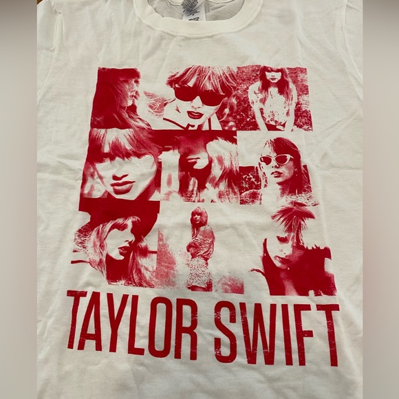 Taylor Swift Red Album T-Shirt NWOT Size S - Picture 2 of 6